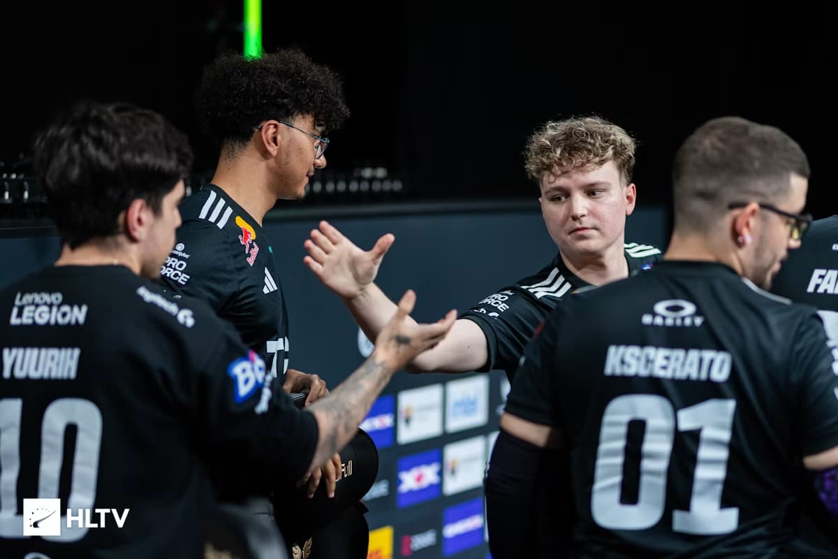 ESL Pro League 24 : Vitality et MOUZ invaincues, place aux playoffs