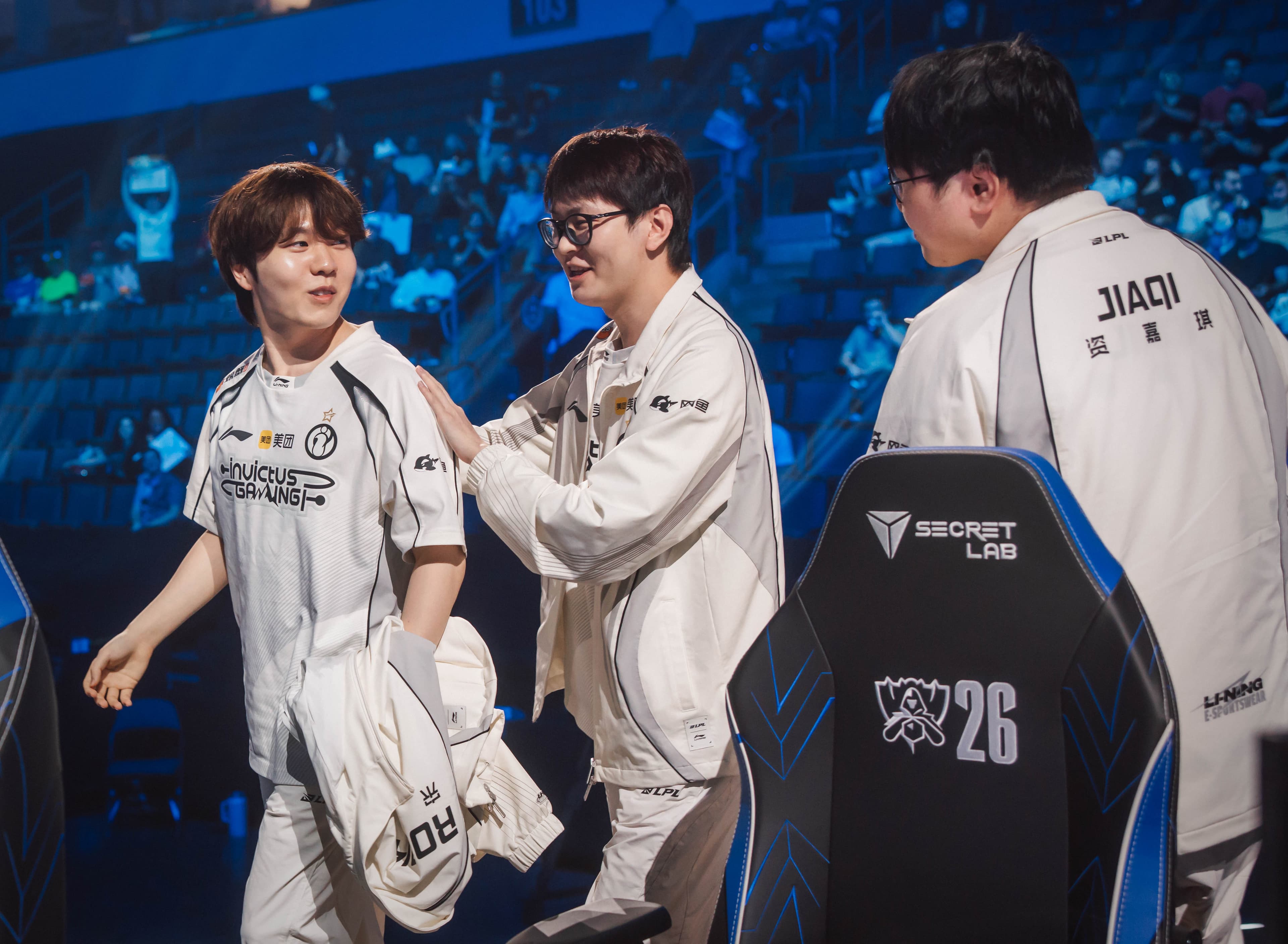Invictus Gaming s’impose 2-1 face à LYON et décroche une victoire précieuse au Swiss Stage